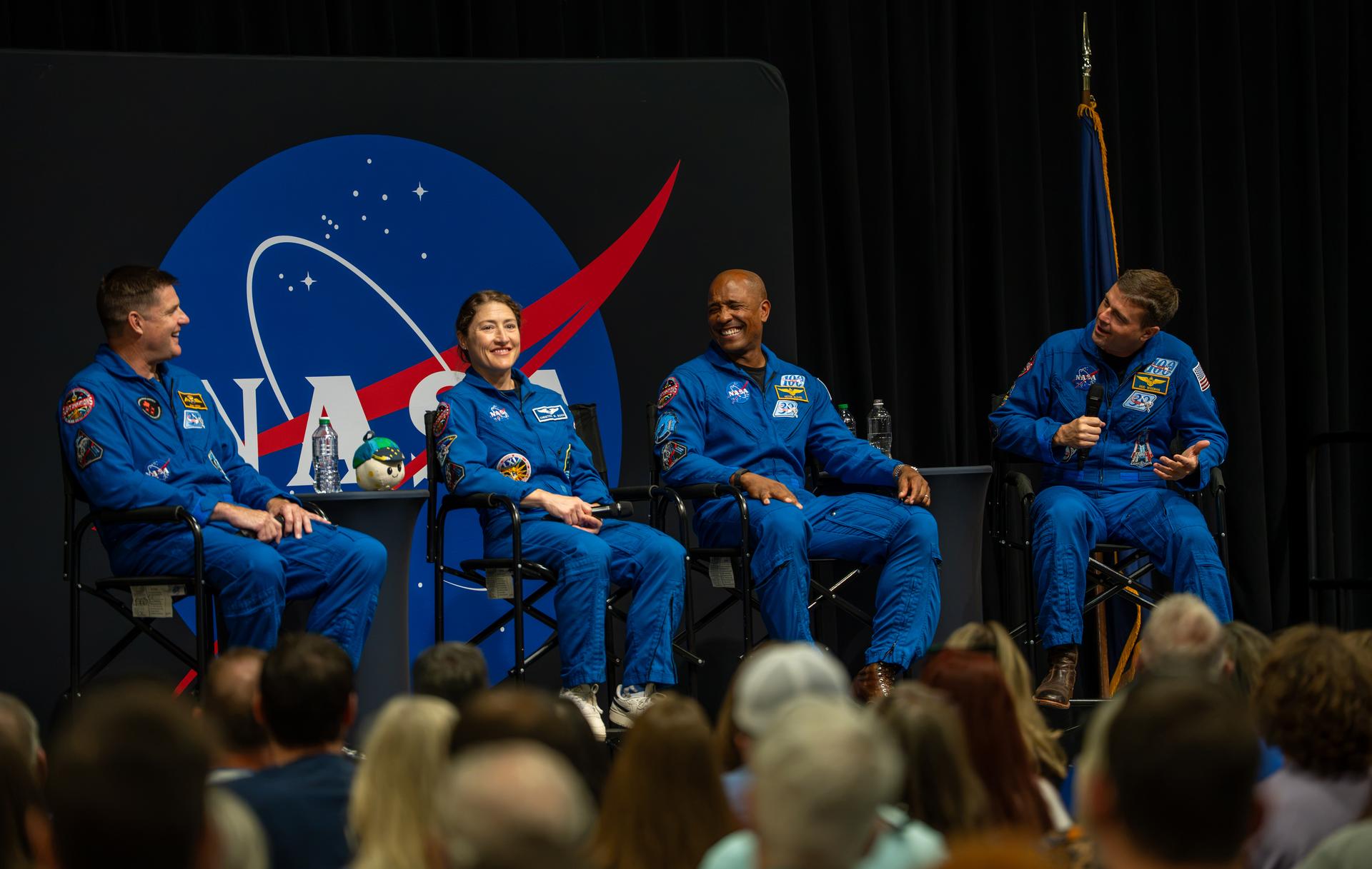 Artemis II Crew Meets with NASA Marshall Workforce 